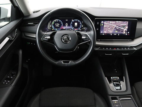 Škoda Octavia 1.4 TSI iV Business Edition | Trekhaak | Carplay | Full LED | Navigatie | Climate control | Parkeerhulp | Cruise control | PHEV