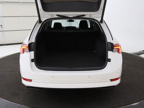 Škoda Octavia 1.4 TSI iV Business Edition | Trekhaak | Carplay | Full LED | Navigatie | Climate control | Parkeerhulp | Cruise control | PHEV