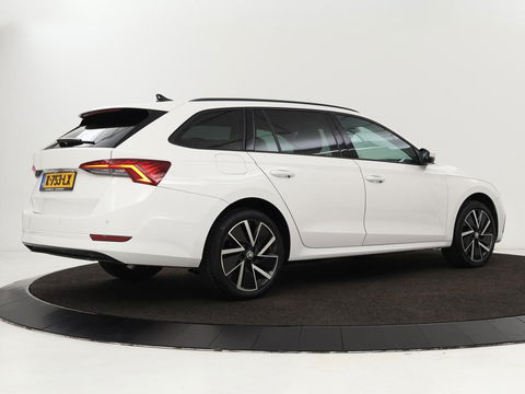 Škoda Octavia 1.4 TSI iV Business Edition | Trekhaak | Carplay | Full LED | Navigatie | Climate control | Parkeerhulp | Cruise control | PHEV