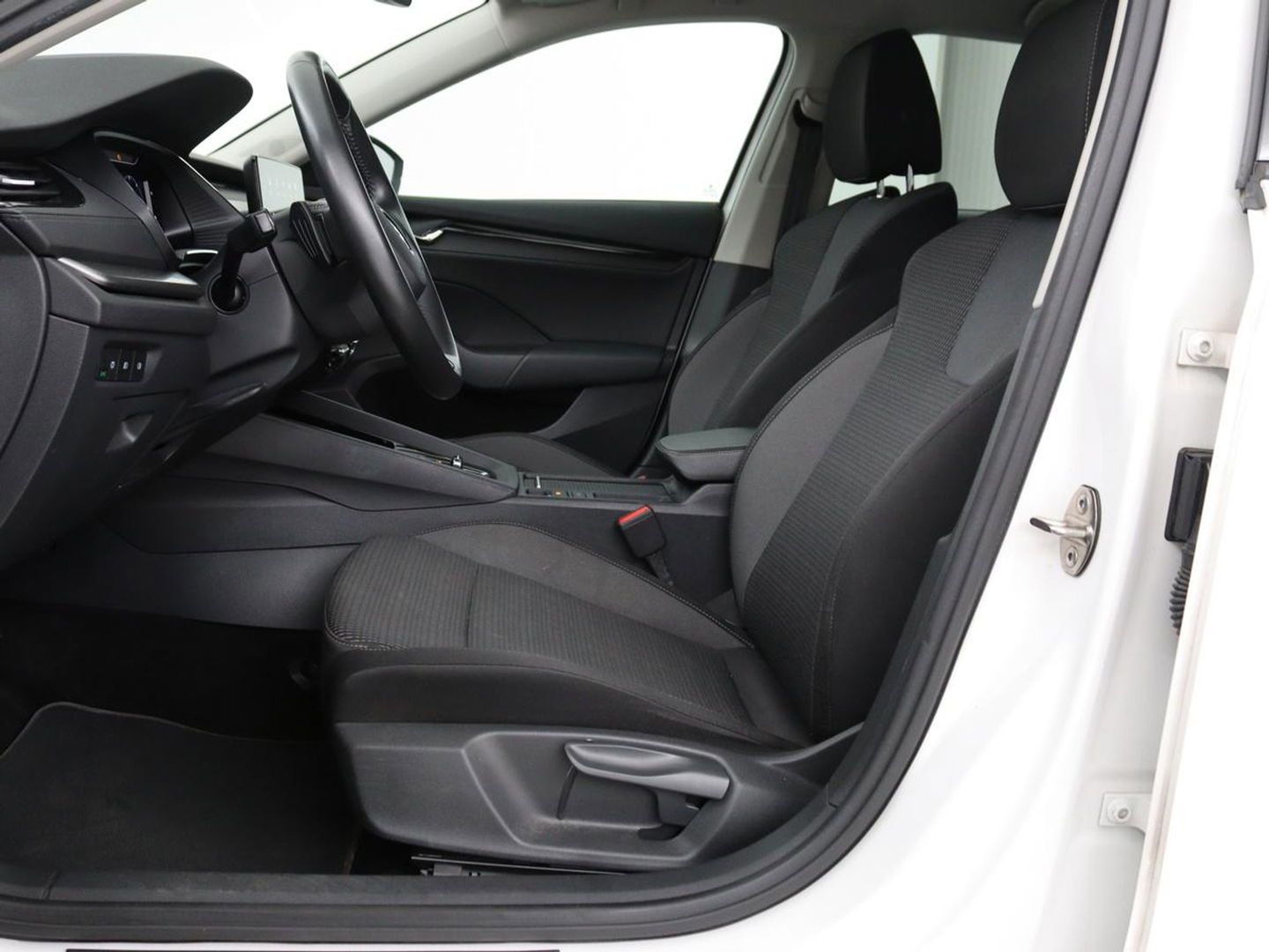 Škoda Octavia 1.4 TSI iV Business Edition | Trekhaak | Carplay | Full LED | Navigatie | Climate control | Parkeerhulp | Cruise control | PHEV