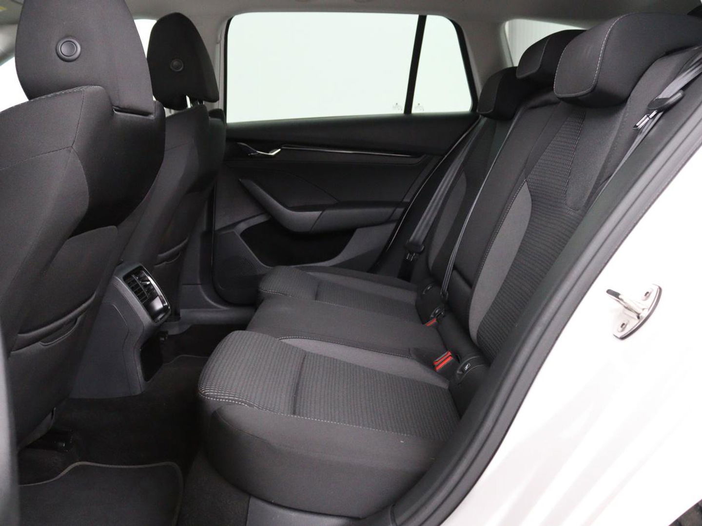 Škoda Octavia 1.4 TSI iV Business Edition | Trekhaak | Carplay | Full LED | Navigatie | Climate control | Parkeerhulp | Cruise control | PHEV