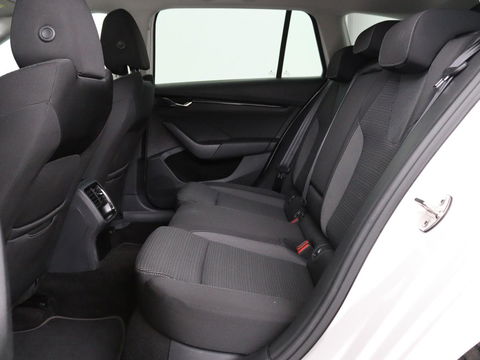 Škoda Octavia 1.4 TSI iV Business Edition | Trekhaak | Carplay | Full LED | Navigatie | Climate control | Parkeerhulp | Cruise control | PHEV