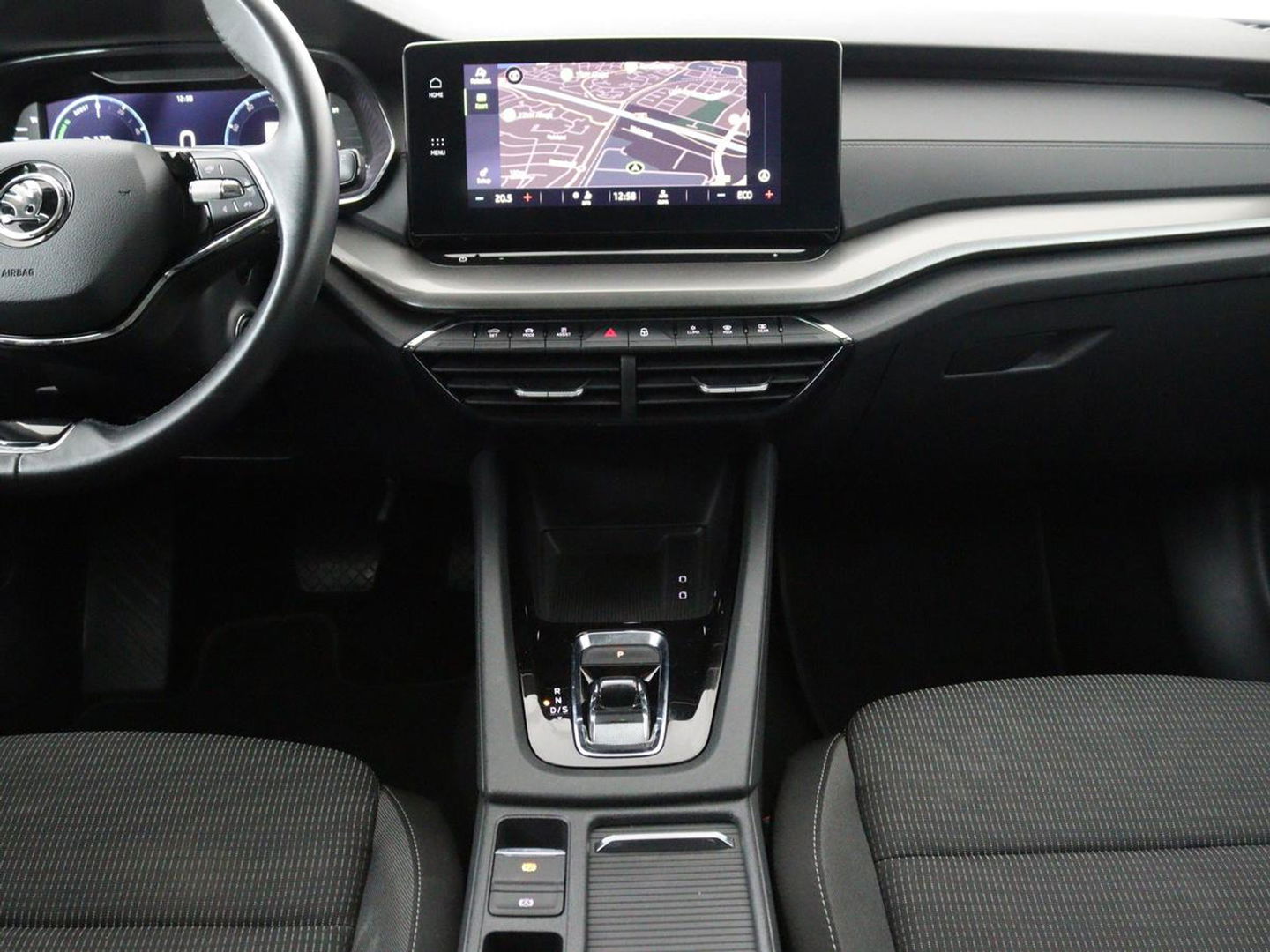 Škoda Octavia 1.4 TSI iV Business Edition | Trekhaak | Carplay | Full LED | Navigatie | Climate control | Parkeerhulp | Cruise control | PHEV