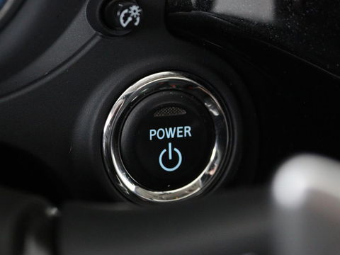 Mitsubishi Outlander 2.4 PHEV Intense+ | Schuifdak | Stoel & stuurverwarming | 360 camera | Trekhaak | Half leder | Carplay | Navigatie | Climate control