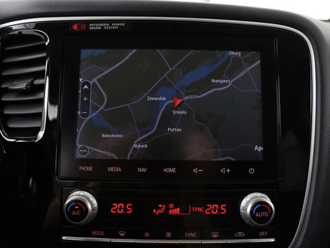 Mitsubishi Outlander 2.4 PHEV Intense+ | Schuifdak | Stoel & stuurverwarming | 360 camera | Trekhaak | Half leder | Carplay | Navigatie | Climate control