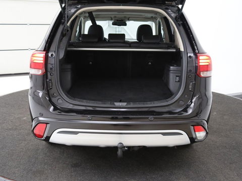 Mitsubishi Outlander 2.4 PHEV Intense+ | Schuifdak | Stoel & stuurverwarming | 360 camera | Trekhaak | Half leder | Carplay | Navigatie | Climate control