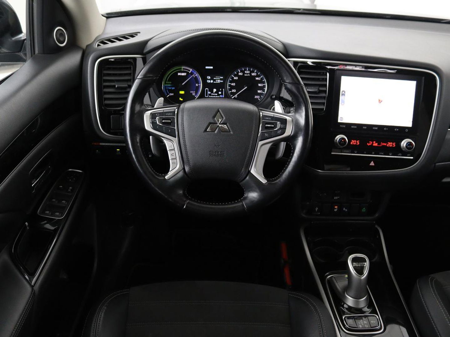 Mitsubishi Outlander 2.4 PHEV Intense+ | Schuifdak | Stoel & stuurverwarming | 360 camera | Trekhaak | Half leder | Carplay | Navigatie | Climate control