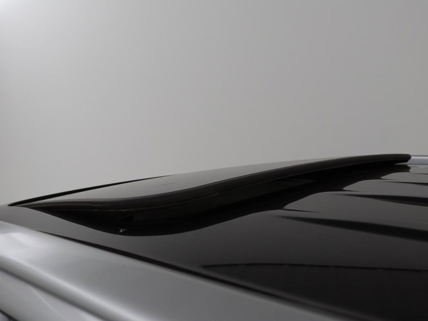 Mitsubishi Outlander 2.4 PHEV Intense+ | Schuifdak | Stoel & stuurverwarming | 360 camera | Trekhaak | Half leder | Carplay | Navigatie | Climate control
