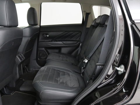 Mitsubishi Outlander 2.4 PHEV Intense+ | Schuifdak | Stoel & stuurverwarming | 360 camera | Trekhaak | Half leder | Carplay | Navigatie | Climate control