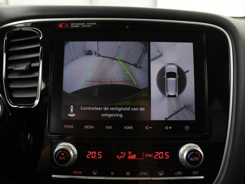 Mitsubishi Outlander 2.4 PHEV Intense+ | Schuifdak | Stoel & stuurverwarming | 360 camera | Trekhaak | Half leder | Carplay | Navigatie | Climate control