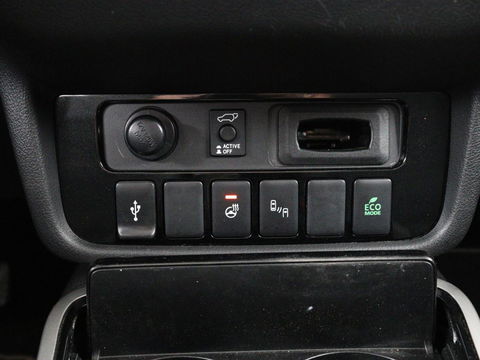 Mitsubishi Outlander 2.4 PHEV Intense+ | Schuifdak | Stoel & stuurverwarming | 360 camera | Trekhaak | Half leder | Carplay | Navigatie | Climate control