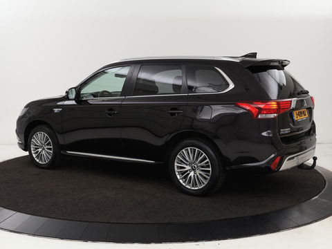 Mitsubishi Outlander 2.4 PHEV Intense+ | Schuifdak | Stoel & stuurverwarming | 360 camera | Trekhaak | Half leder | Carplay | Navigatie | Climate control