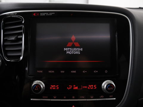 Mitsubishi Outlander 2.4 PHEV Intense+ | Schuifdak | Stoel & stuurverwarming | 360 camera | Trekhaak | Half leder | Carplay | Navigatie | Climate control