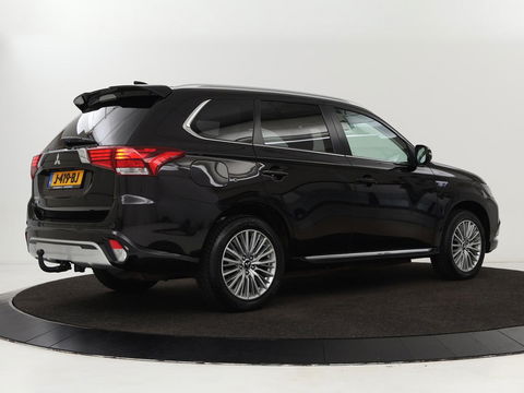 Mitsubishi Outlander 2.4 PHEV Intense+ | Schuifdak | Stoel & stuurverwarming | 360 camera | Trekhaak | Half leder | Carplay | Navigatie | Climate control