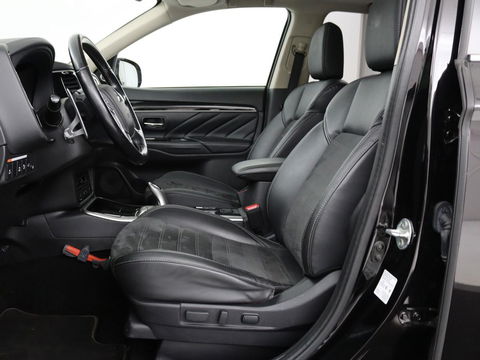 Mitsubishi Outlander 2.4 PHEV Intense+ | Schuifdak | Stoel & stuurverwarming | 360 camera | Trekhaak | Half leder | Carplay | Navigatie | Climate control