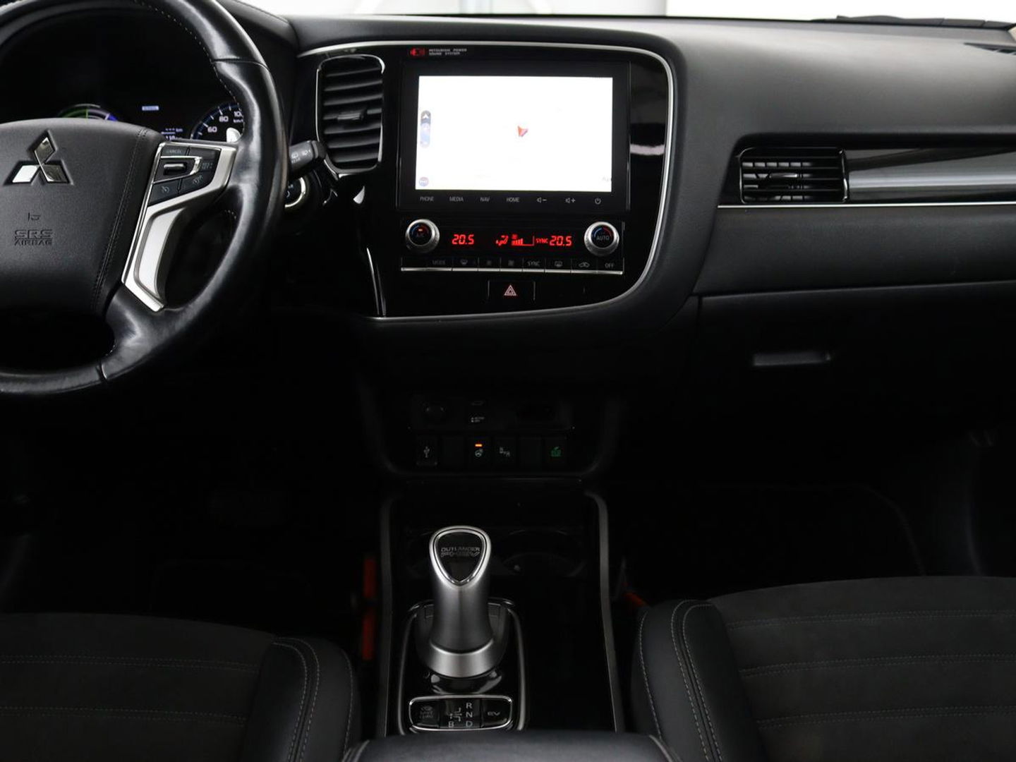 Mitsubishi Outlander 2.4 PHEV Intense+ | Schuifdak | Stoel & stuurverwarming | 360 camera | Trekhaak | Half leder | Carplay | Navigatie | Climate control
