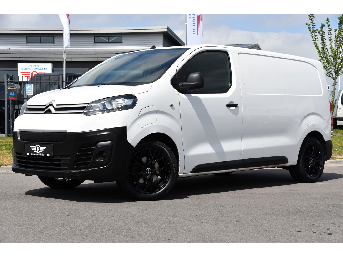 Citroën ë-Jumpy L2 50 kWh Black & White Edition Cruise, Sensoren, 136pk, Radio, Uniek!
