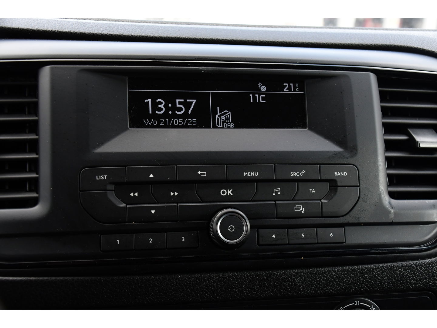 Citroën ë-Jumpy L2 50 kWh Black & White Edition Cruise, Sensoren, 136pk, Radio, Uniek!