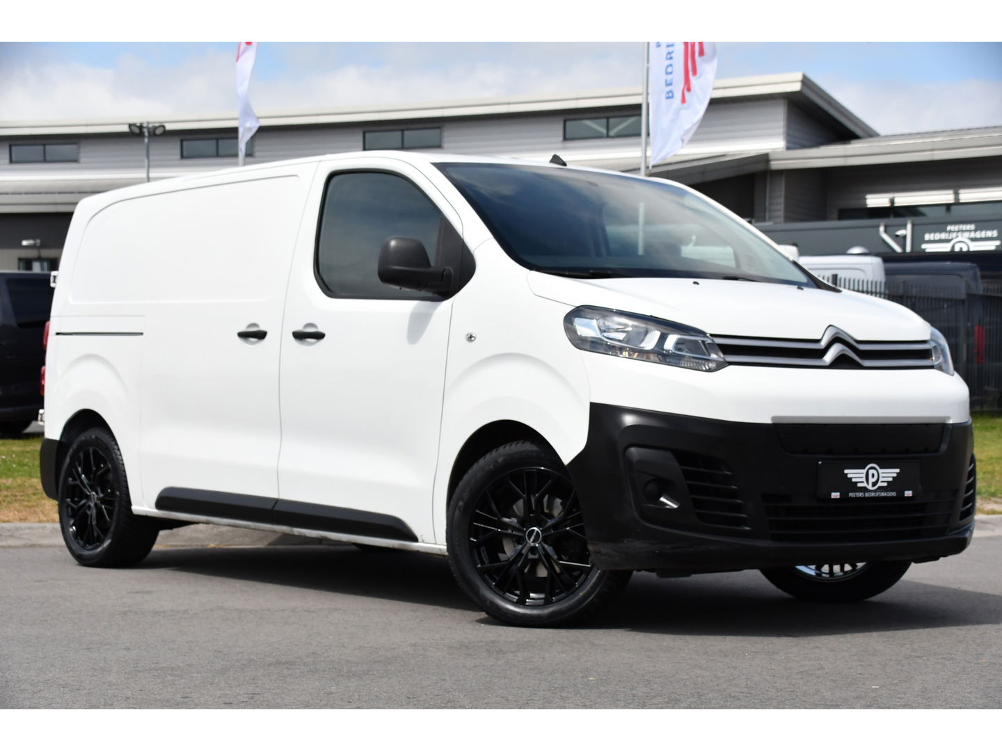Citroën ë-Jumpy L2 50 kWh Black & White Edition Cruise, Sensoren, 136pk, Radio, Uniek!