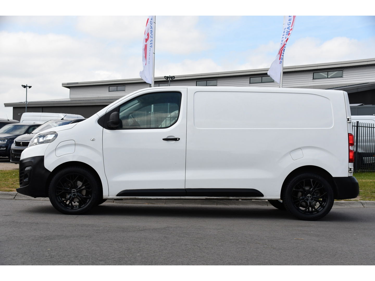 Citroën ë-Jumpy L2 50 kWh Black & White Edition Cruise, Sensoren, 136pk, Radio, Uniek!