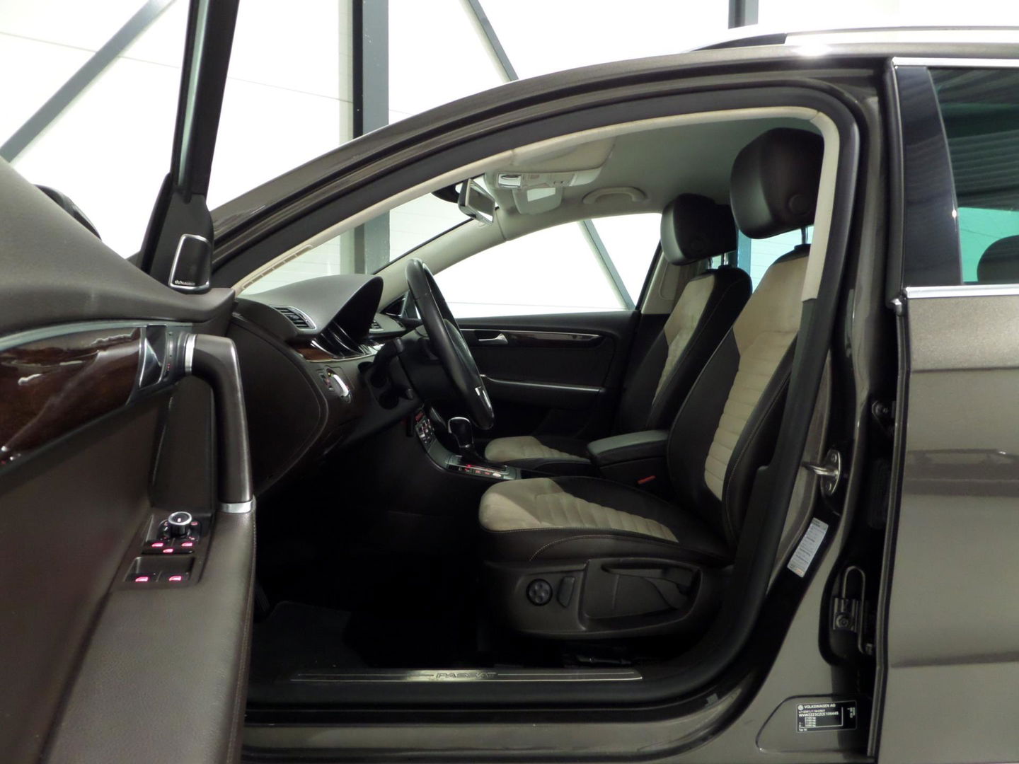 Volkswagen Passat Variant 2.0 TSI DSG Highline "Automaat" Xenon-LED Trekhaak Stoelverwarming, van 2e eigenaar in uniek mooie staat