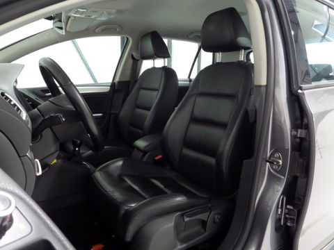 Volkswagen Golf 1.2 TSI Highline "Origineel NL!" Leer Trekhaak Navigatie Bluetooth Stoelverwarming, van 1e eigenaar in nieuwstaat!