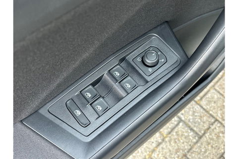 Volkswagen T-Roc 1.0 TSI 115PK STYLE EDITION AIRCO NAVI PDC STOELVW.