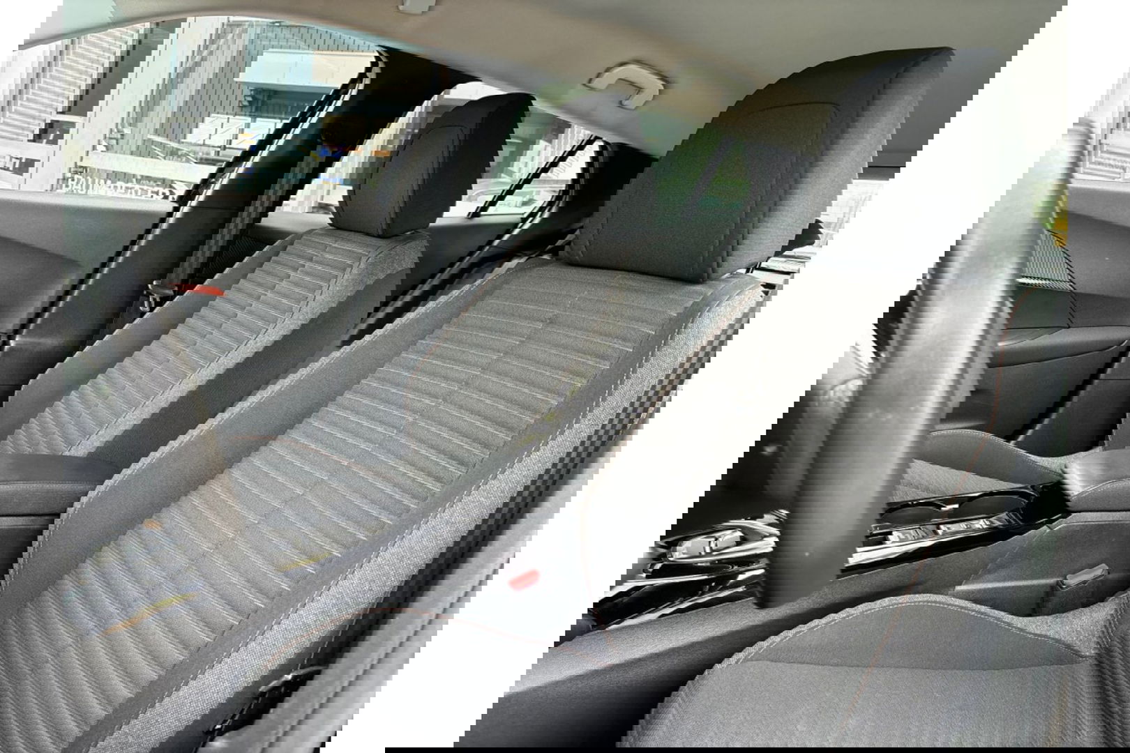 Peugeot 2008 1.2 PT ACTIVE PACK AUTOMAAT AIRCO CRUISE NAVI PDC.
