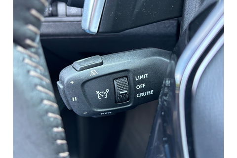 Peugeot 3008 1.2 130PK AUTOMAAT ALLURE AIRCO NAVI PDC-CAMERA VIRTUAL.