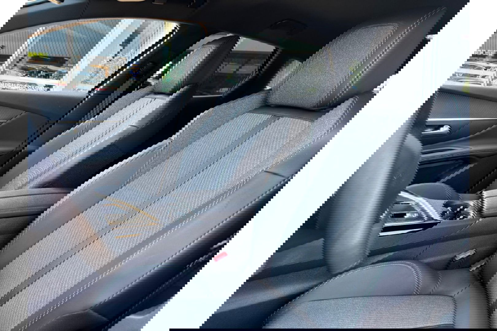 Peugeot 3008 1.2 130PK AUTOMAAT ALLURE AIRCO NAVI PDC-CAMERA VIRTUAL.