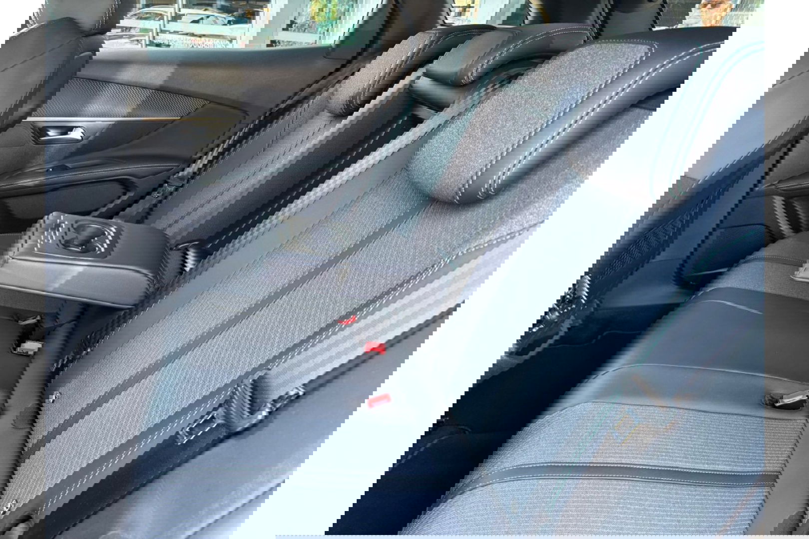 Peugeot 3008 1.2 130PK AUTOMAAT ALLURE AIRCO NAVI PDC-CAMERA VIRTUAL.