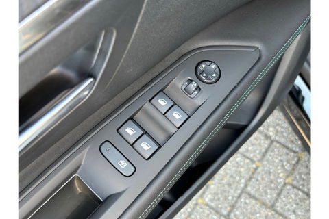 Peugeot 3008 1.2 130PK AUTOMAAT ALLURE AIRCO NAVI PDC-CAMERA VIRTUAL.