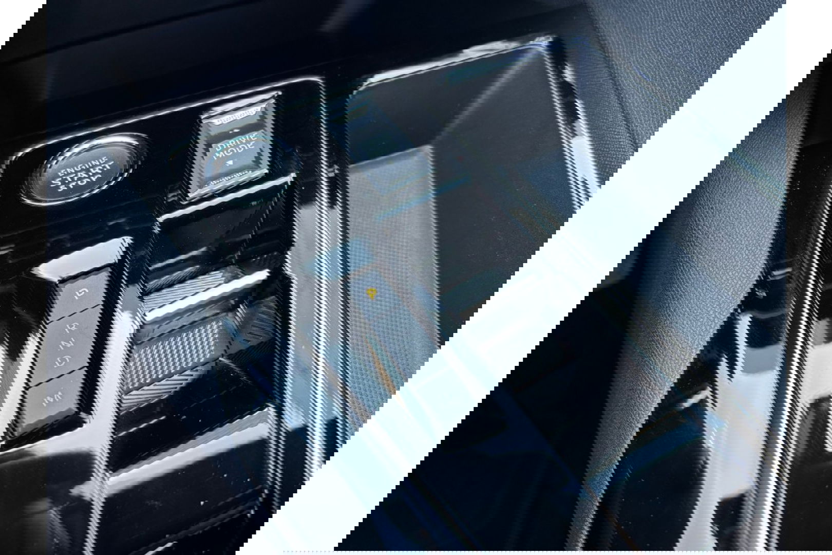 Peugeot 3008 1.2 130PK AUTOMAAT ALLURE AIRCO NAVI PDC-CAMERA VIRTUAL.