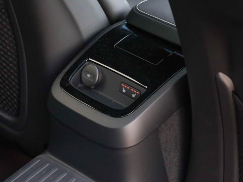 Volvo V60 T8 Recharge Plus Dark AWD 455pk | 360 Cam | Harman Kardon | Panodak