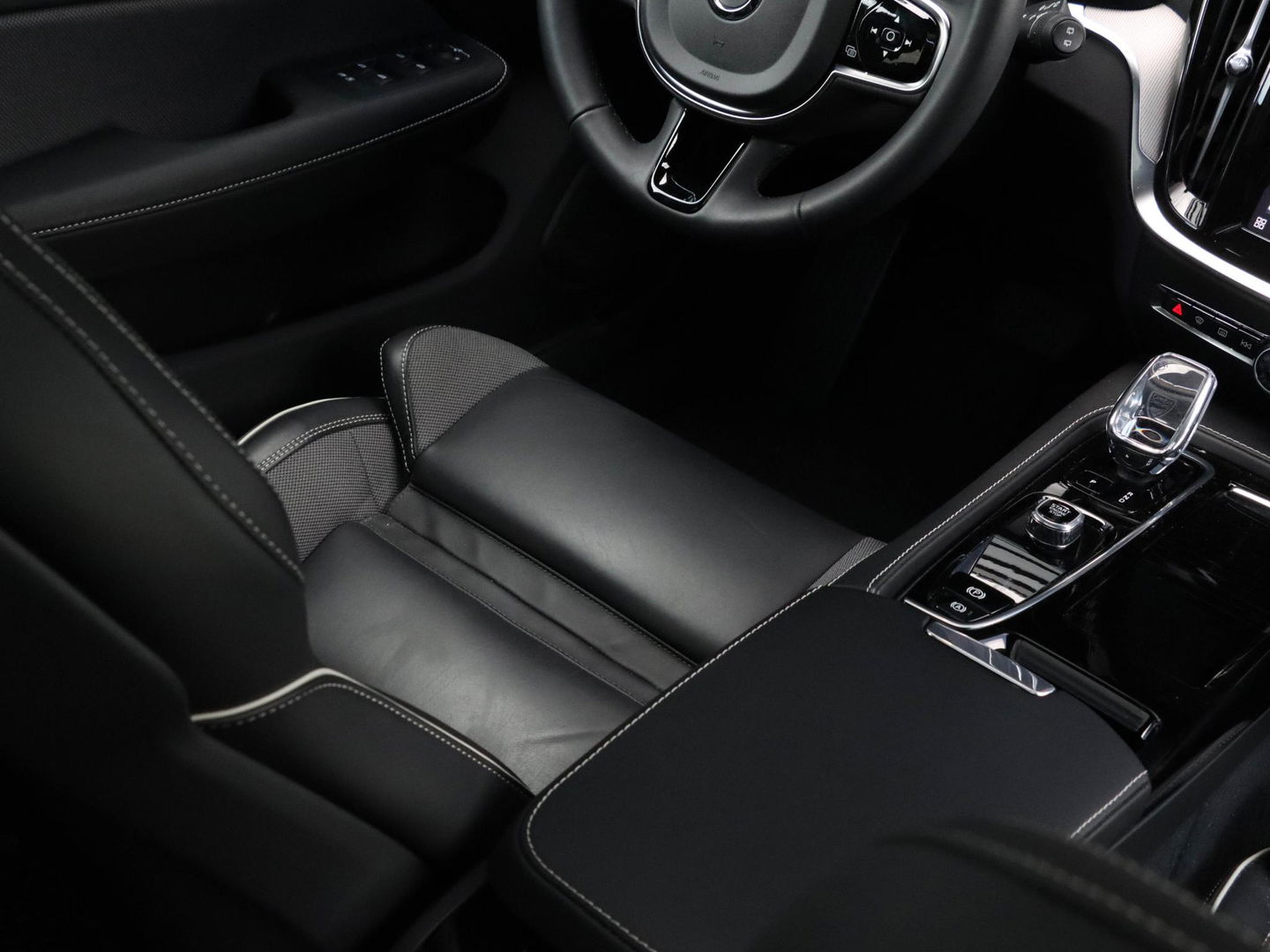Volvo V60 T8 Recharge Plus Dark AWD 455pk | 360 Cam | Harman Kardon | Panodak
