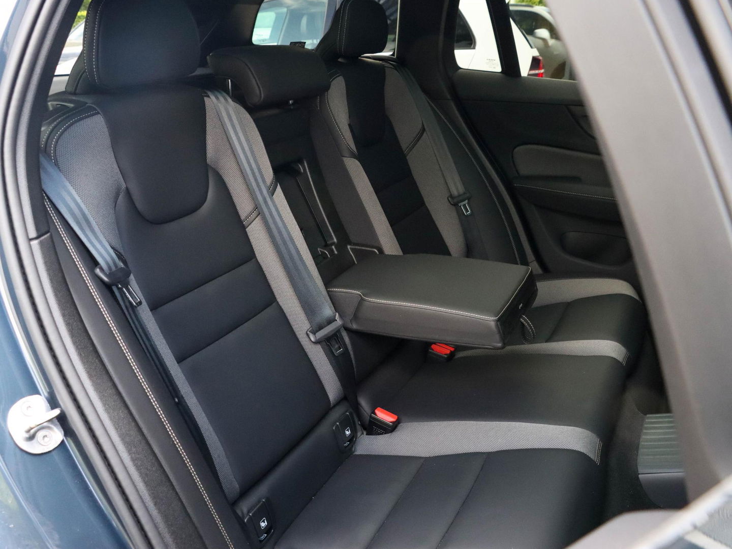 Volvo V60 T8 Recharge Plus Dark AWD 455pk | 360 Cam | Harman Kardon | Panodak