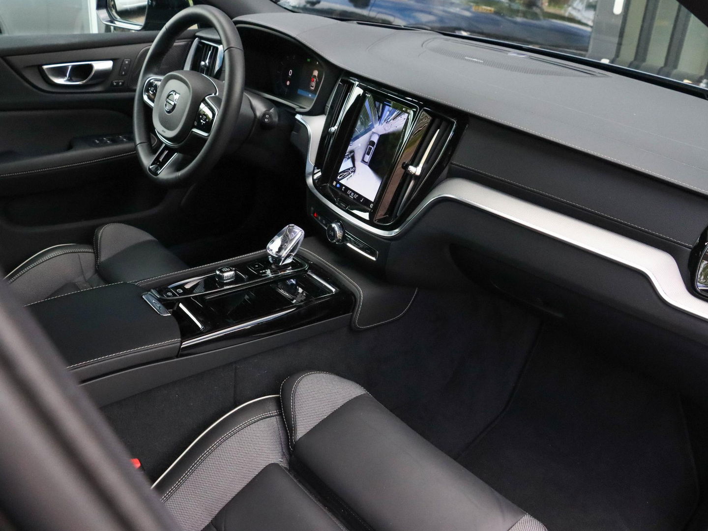 Volvo V60 T8 Recharge Plus Dark AWD 455pk | 360 Cam | Harman Kardon | Panodak