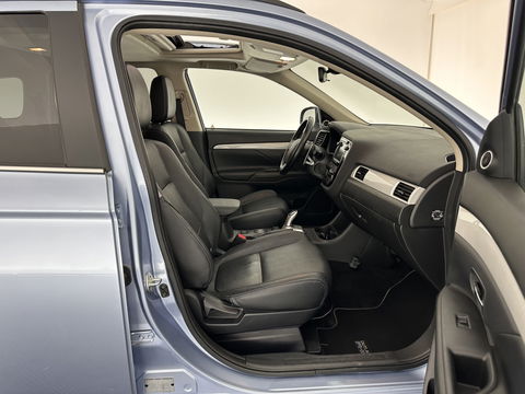 Mitsubishi Outlander 2.0 PHEV Instyle+ AWD Aut. *PANO | XENON | FULL-LEATHER | NAVI-FULLMAP | DAB+ | KEYLESS | CAMERA | COMFORT-SEATS | ROCKFORD-AUDIO |  ECC | HEATED-SEATS | SHIFT-PADDLES | LANE-ASSIST | CRUISE | TOWBAR | 18"ALU*