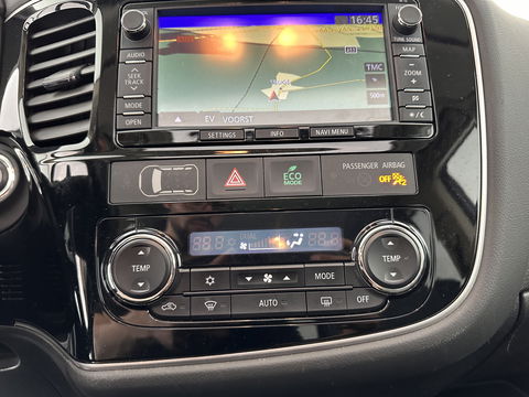 Mitsubishi Outlander 2.0 PHEV Instyle+ AWD Aut. *PANO | XENON | FULL-LEATHER | NAVI-FULLMAP | DAB+ | KEYLESS | CAMERA | COMFORT-SEATS | ROCKFORD-AUDIO |  ECC | HEATED-SEATS | SHIFT-PADDLES | LANE-ASSIST | CRUISE | TOWBAR | 18"ALU*