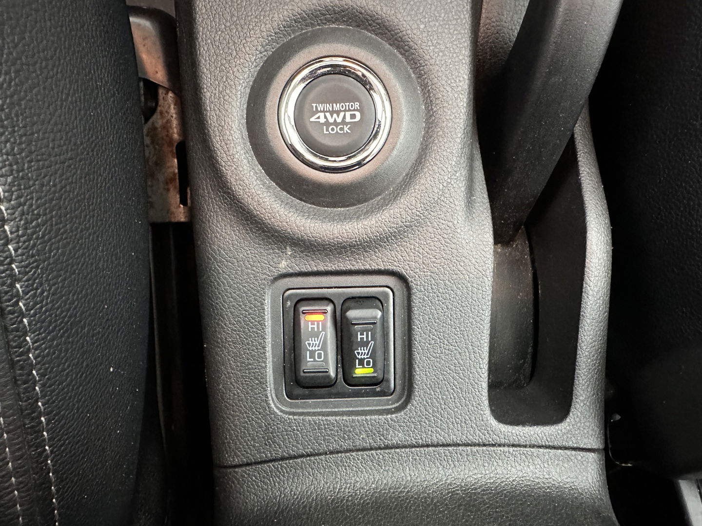 Mitsubishi Outlander 2.0 PHEV Instyle+ AWD Aut. *PANO | XENON | FULL-LEATHER | NAVI-FULLMAP | DAB+ | KEYLESS | CAMERA | COMFORT-SEATS | ROCKFORD-AUDIO |  ECC | HEATED-SEATS | SHIFT-PADDLES | LANE-ASSIST | CRUISE | TOWBAR | 18"ALU*