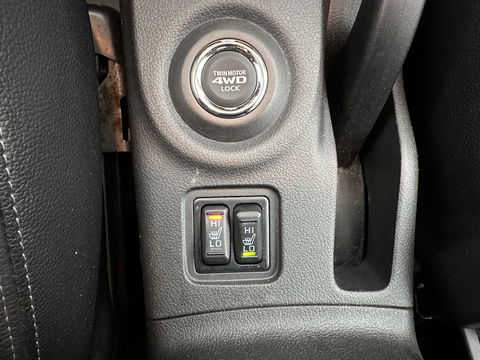 Mitsubishi Outlander 2.0 PHEV Instyle+ AWD Aut. *PANO | XENON | FULL-LEATHER | NAVI-FULLMAP | DAB+ | KEYLESS | CAMERA | COMFORT-SEATS | ROCKFORD-AUDIO |  ECC | HEATED-SEATS | SHIFT-PADDLES | LANE-ASSIST | CRUISE | TOWBAR | 18"ALU*
