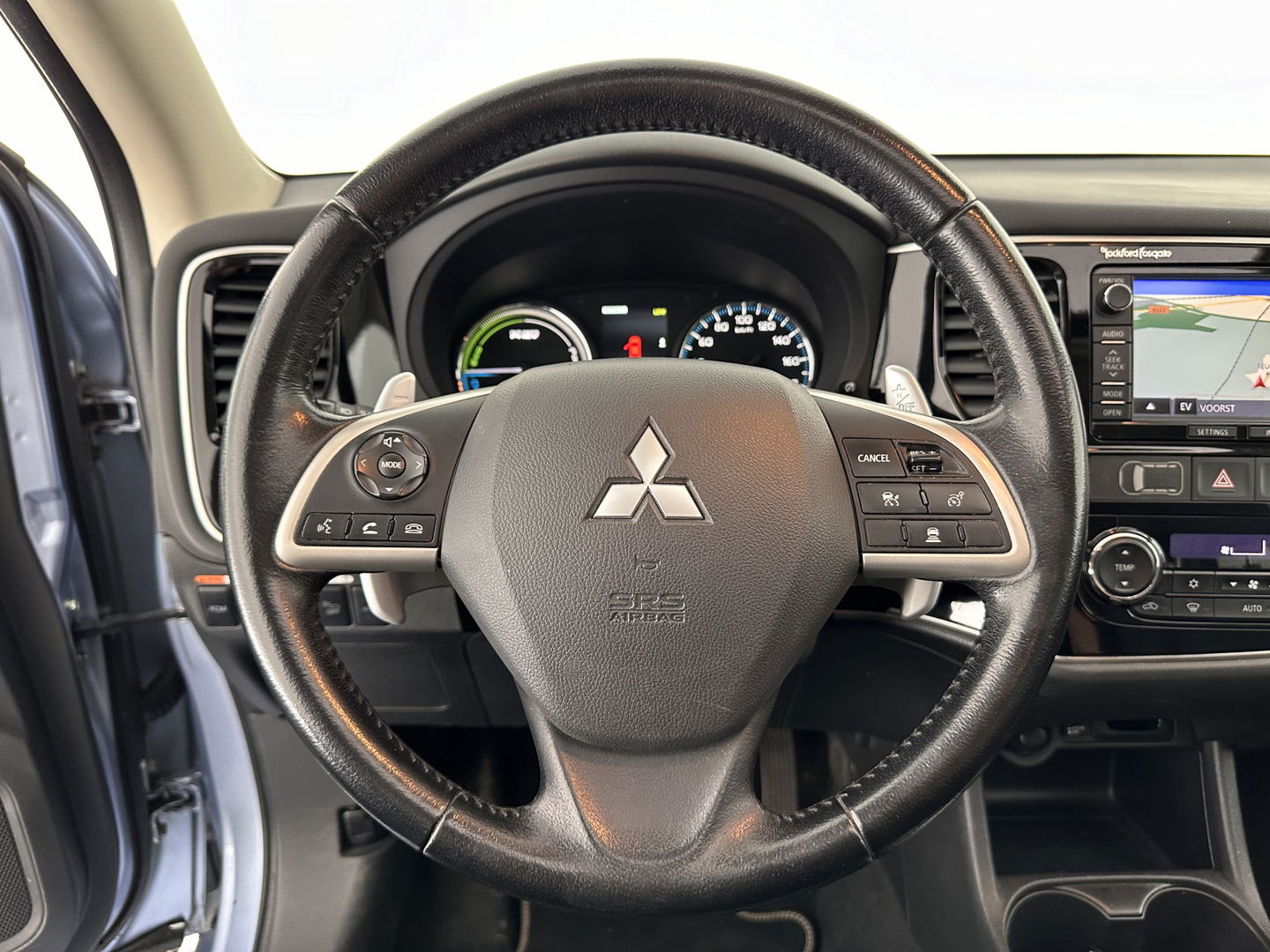 Mitsubishi Outlander 2.0 PHEV Instyle+ AWD Aut. *PANO | XENON | FULL-LEATHER | NAVI-FULLMAP | DAB+ | KEYLESS | CAMERA | COMFORT-SEATS | ROCKFORD-AUDIO |  ECC | HEATED-SEATS | SHIFT-PADDLES | LANE-ASSIST | CRUISE | TOWBAR | 18"ALU*