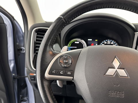 Mitsubishi Outlander 2.0 PHEV Instyle+ AWD Aut. *PANO | XENON | FULL-LEATHER | NAVI-FULLMAP | DAB+ | KEYLESS | CAMERA | COMFORT-SEATS | ROCKFORD-AUDIO |  ECC | HEATED-SEATS | SHIFT-PADDLES | LANE-ASSIST | CRUISE | TOWBAR | 18"ALU*