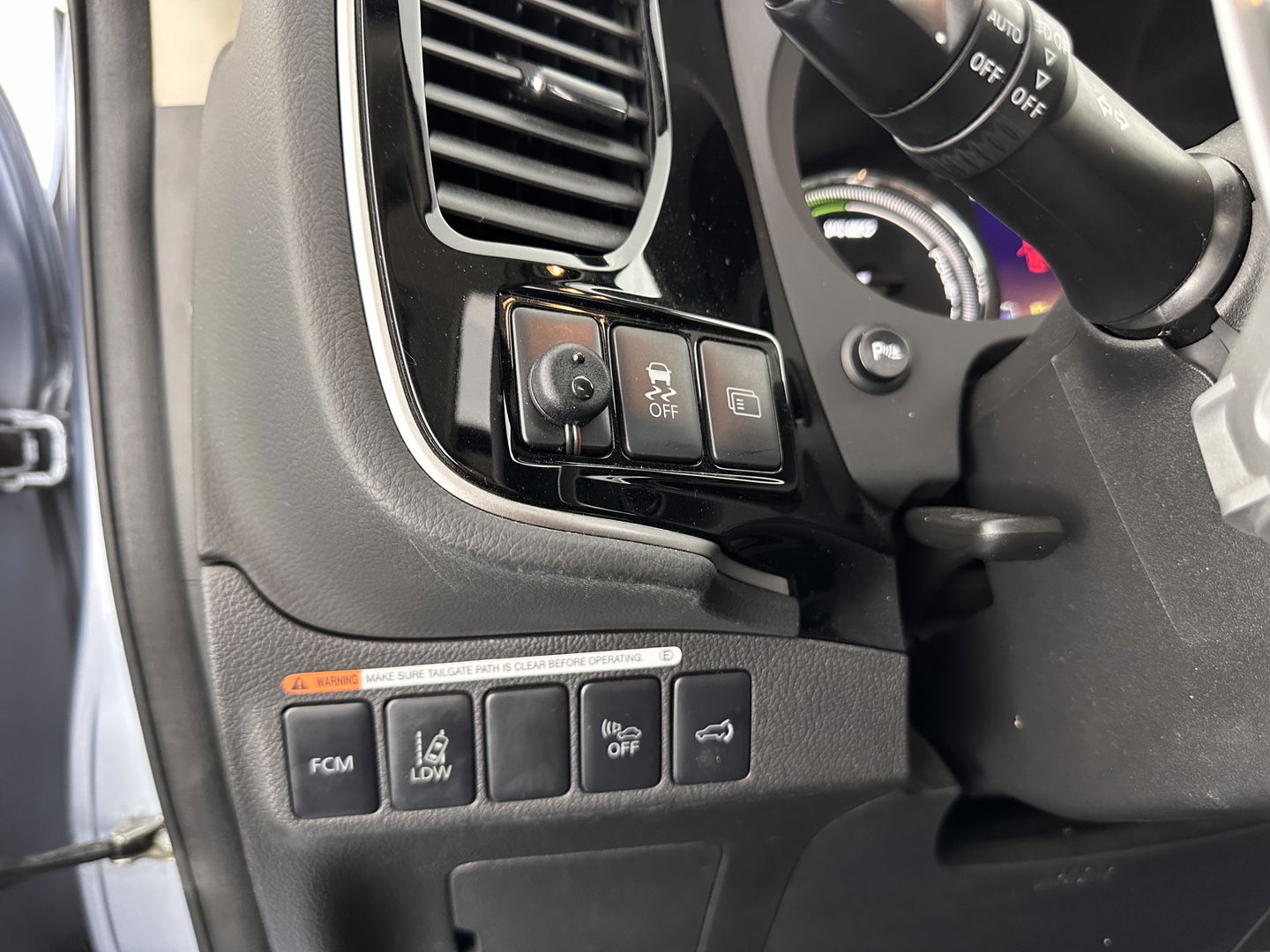 Mitsubishi Outlander 2.0 PHEV Instyle+ AWD Aut. *PANO | XENON | FULL-LEATHER | NAVI-FULLMAP | DAB+ | KEYLESS | CAMERA | COMFORT-SEATS | ROCKFORD-AUDIO |  ECC | HEATED-SEATS | SHIFT-PADDLES | LANE-ASSIST | CRUISE | TOWBAR | 18"ALU*