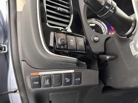 Mitsubishi Outlander 2.0 PHEV Instyle+ AWD Aut. *PANO | XENON | FULL-LEATHER | NAVI-FULLMAP | DAB+ | KEYLESS | CAMERA | COMFORT-SEATS | ROCKFORD-AUDIO |  ECC | HEATED-SEATS | SHIFT-PADDLES | LANE-ASSIST | CRUISE | TOWBAR | 18"ALU*