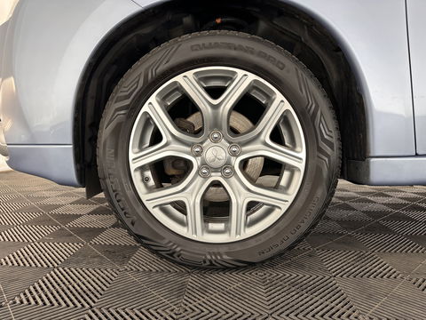 Mitsubishi Outlander 2.0 PHEV Instyle+ AWD Aut. *PANO | XENON | FULL-LEATHER | NAVI-FULLMAP | DAB+ | KEYLESS | CAMERA | COMFORT-SEATS | ROCKFORD-AUDIO |  ECC | HEATED-SEATS | SHIFT-PADDLES | LANE-ASSIST | CRUISE | TOWBAR | 18"ALU*