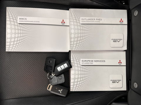 Mitsubishi Outlander 2.0 PHEV Instyle+ AWD Aut. *PANO | XENON | FULL-LEATHER | NAVI-FULLMAP | DAB+ | KEYLESS | CAMERA | COMFORT-SEATS | ROCKFORD-AUDIO |  ECC | HEATED-SEATS | SHIFT-PADDLES | LANE-ASSIST | CRUISE | TOWBAR | 18"ALU*