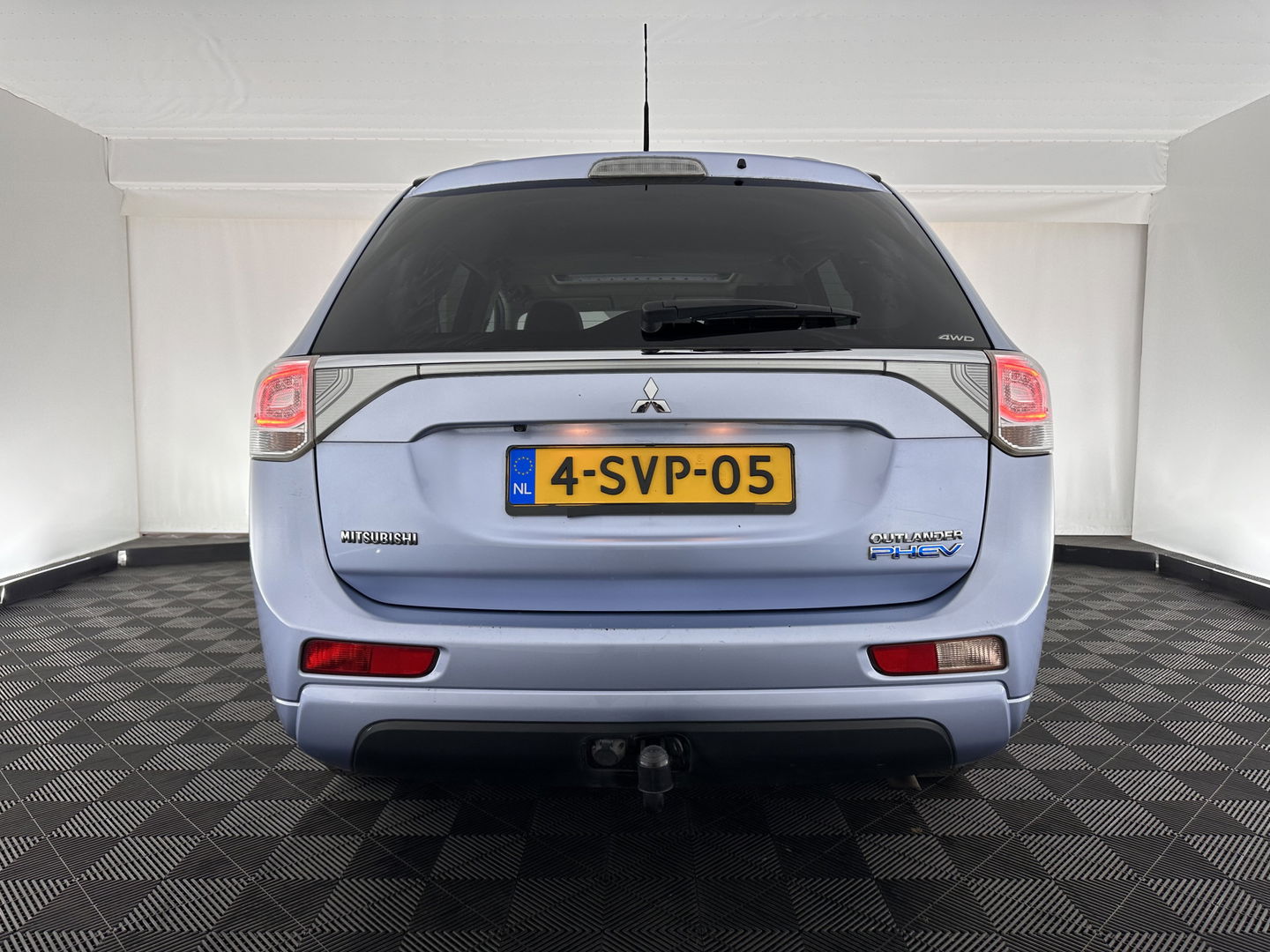Mitsubishi Outlander 2.0 PHEV Instyle+ AWD Aut. *PANO | XENON | FULL-LEATHER | NAVI-FULLMAP | DAB+ | KEYLESS | CAMERA | COMFORT-SEATS | ROCKFORD-AUDIO |  ECC | HEATED-SEATS | SHIFT-PADDLES | LANE-ASSIST | CRUISE | TOWBAR | 18"ALU*