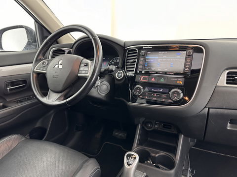 Mitsubishi Outlander 2.0 PHEV Instyle+ AWD Aut. *PANO | XENON | FULL-LEATHER | NAVI-FULLMAP | DAB+ | KEYLESS | CAMERA | COMFORT-SEATS | ROCKFORD-AUDIO |  ECC | HEATED-SEATS | SHIFT-PADDLES | LANE-ASSIST | CRUISE | TOWBAR | 18"ALU*
