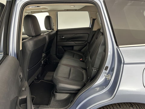 Mitsubishi Outlander 2.0 PHEV Instyle+ AWD Aut. *PANO | XENON | FULL-LEATHER | NAVI-FULLMAP | DAB+ | KEYLESS | CAMERA | COMFORT-SEATS | ROCKFORD-AUDIO |  ECC | HEATED-SEATS | SHIFT-PADDLES | LANE-ASSIST | CRUISE | TOWBAR | 18"ALU*